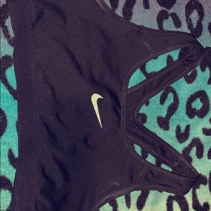 medium nike sports bra